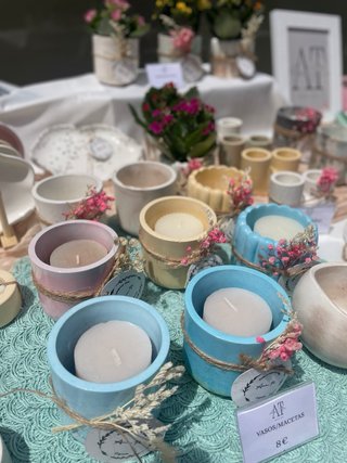 Vaso di cemento e sabbia fatto a mano