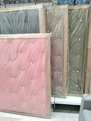 Cabecero de cama capitoné con diamantes