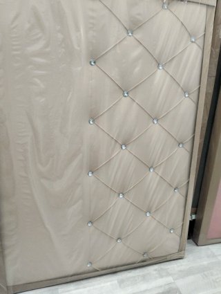 Cabecero de cama capitoné con diamantes