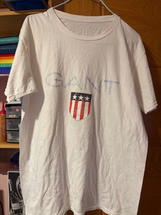 Camiseta GANT Blanca con Escudo