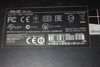 Portátil ASUS  no tiene cargador ni batería