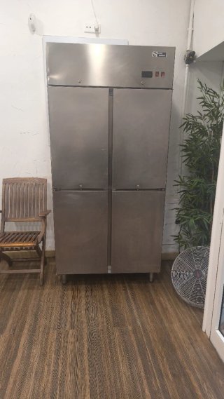 Vendo 2 neveras industrial 4 puertas acero