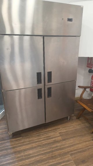 Vendo 2 neveras industrial 4 puertas acero