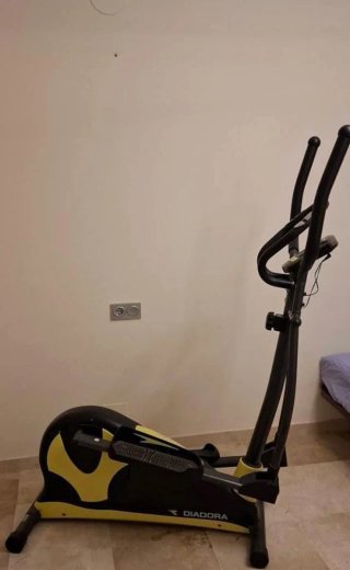 Bicicleta Elíptica Diadora Negra y Amarilla