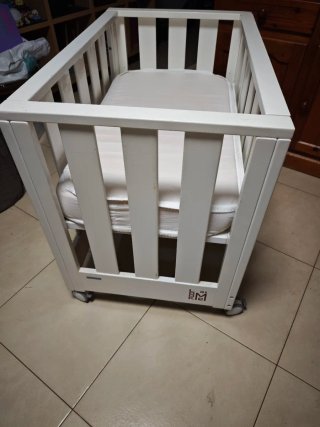 Minicuna "look at me" colecho blanca con ruedas