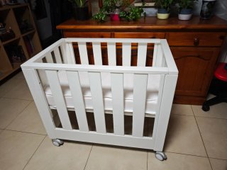 Minicuna "look at me" colecho blanca con ruedas