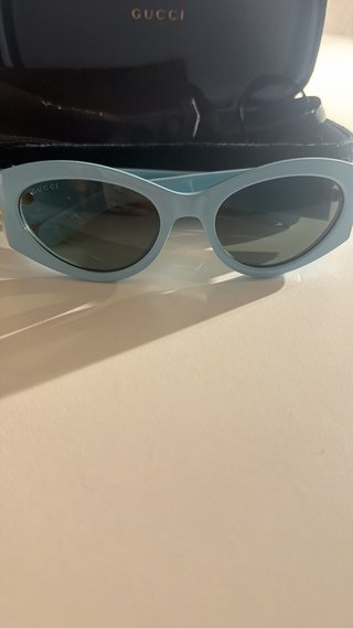 Gafas de sol Gucci azules y doradas