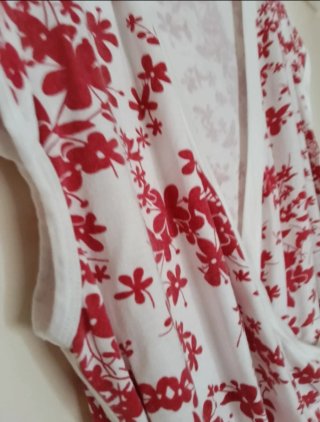 L - XL Camiseta cruzada flores roja y blanca de al
