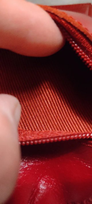 Monedero de piel rojo