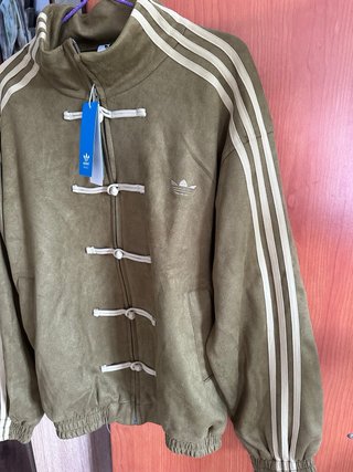 Sudadera Adidas estilo chino verde caqui