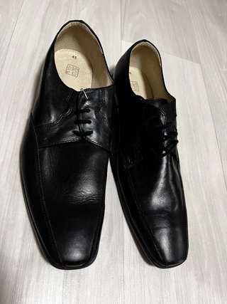 Zapatos de vestir número 45