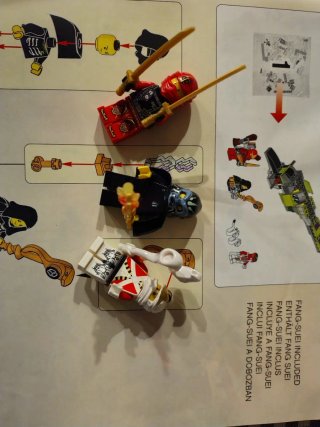 Lego Microfigure Fang- Sueli