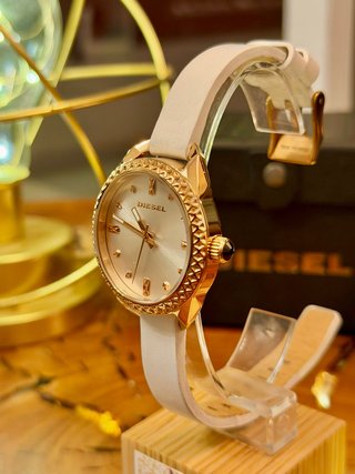 Reloj Diesel DZ5546 Dorado y Blanco