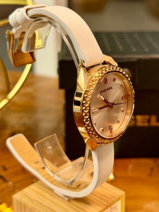 Reloj Diesel DZ5546 Dorado y Blanco