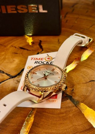 Reloj Diesel DZ5546 Dorado y Blanco