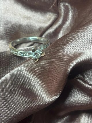 Anillo oro y diamantes casi nuevo
