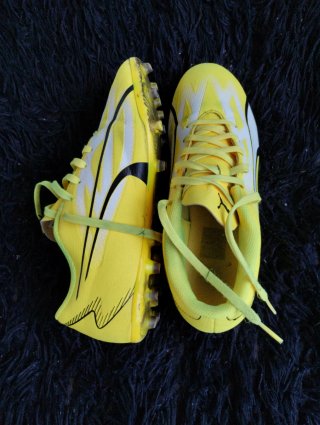 Zapatos de fútbol Puma amarillos