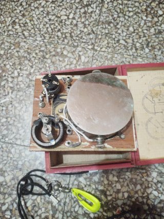 Antiguo voltímetro MEVOMETRE