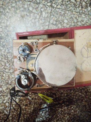 Antiguo voltímetro MEVOMETRE