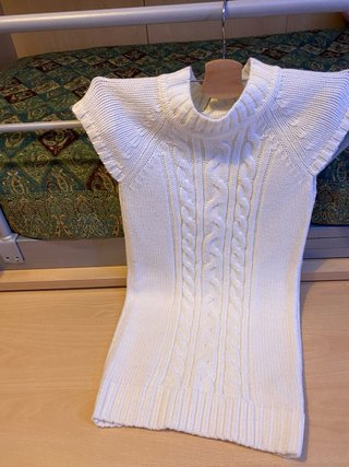 Maglione bianco Piazza Italia e vestito nero bimba