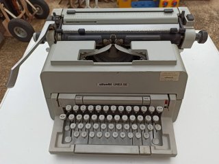 Máquina de escribir Olivetti Línea 98