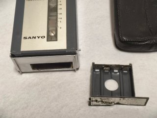 Grabadora portátil pequeña Sanyo MC-2A Japan 1960s