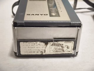 Grabadora portátil pequeña Sanyo MC-2A Japan 1960s