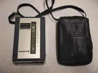 Grabadora portátil pequeña Sanyo MC-2A Japan 1960s