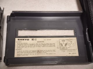 Grabadora portátil pequeña Sanyo MC-2A Japan 1960s