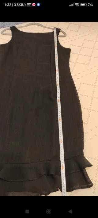 Vestido negro con volantes