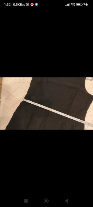 Vestido negro con volantes
