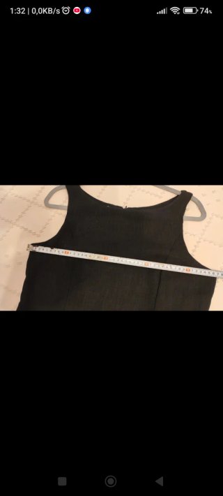 Vestido negro con volantes