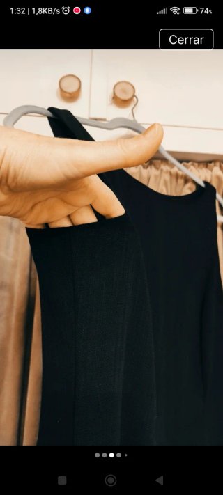 Vestido negro con volantes