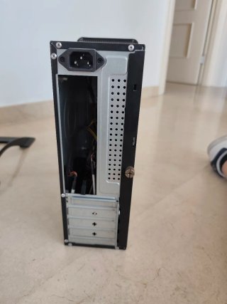 Caja Micro ATX con Fuente