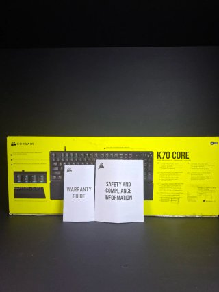 Corsair K70 Core Teclado Gaming RGB
