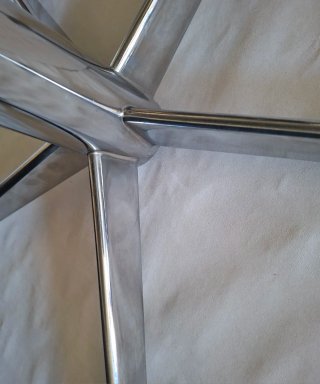 MESA REDONDA MID CENTURY madera laminada y metal