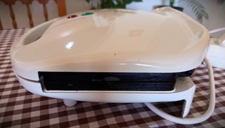 Sandwichera Nevir Blanca 750W (Buen Estado)