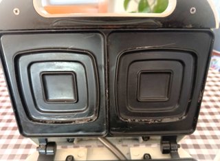 Sandwichera Nevir Blanca 750W (Buen Estado)