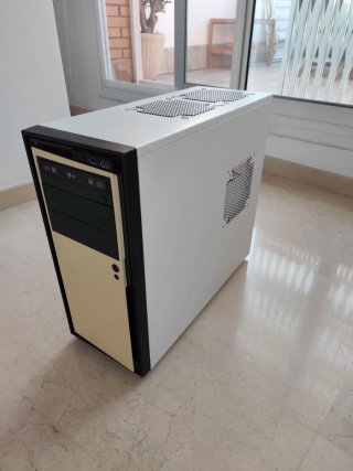 Caja ATX con Fuente Nox
