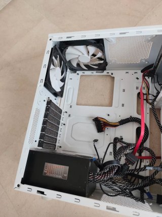 Caja ATX con Fuente Nox
