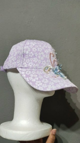 Gorra lila floral bordada