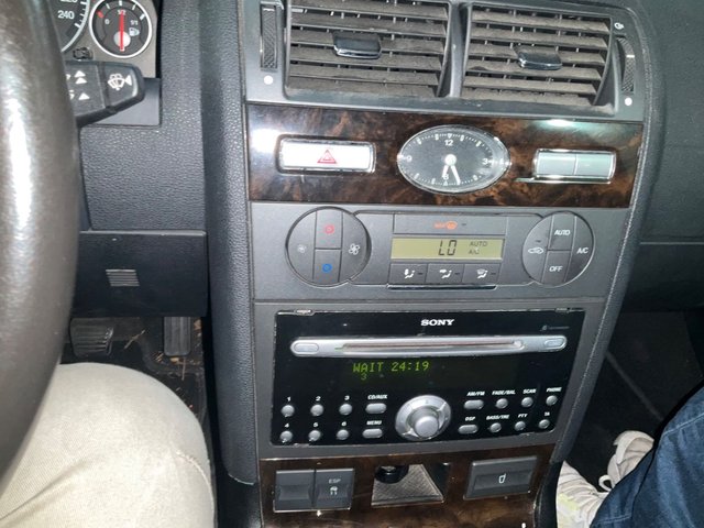 FORD MONDEO 2.0 GHIA 4490 €