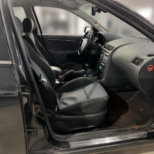 FORD MONDEO 2.0 GHIA 4490 €