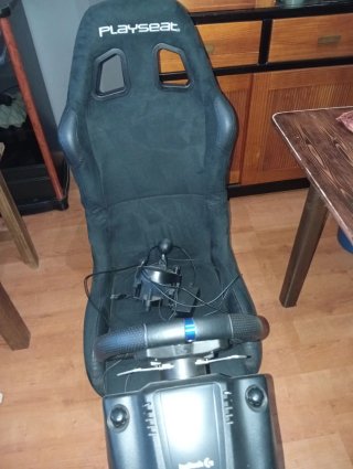 Playseat, Volante G29 y Cambios manual  Logitech
