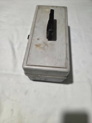Caja de herramientas metálica gris