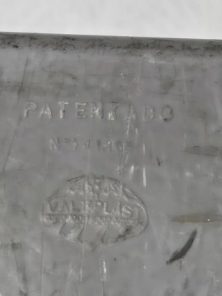 Caja de herramientas metálica gris