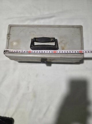 Caja de herramientas metálica gris