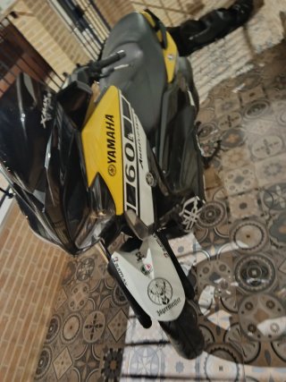 Yamaha Xmax 125cc Negra y Amarilla