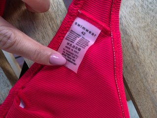 Costume da bagno rosso