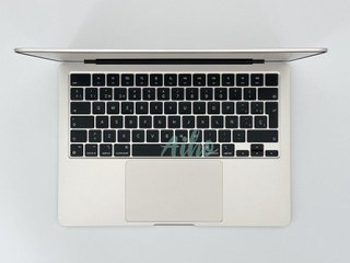 MacBook Air 13" M4 (2025) 8 CPU/10 GPU núcleos - SSD 256GB - 16GB RAM - Dorado